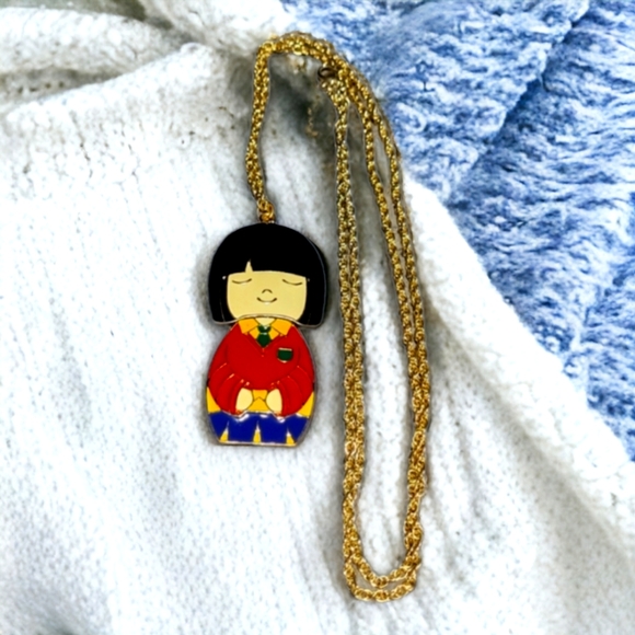 Beautiful Asian Girl Enamel NecklaceBeautiful Asian Girl Enamel Necklace - Picture 2 of 7